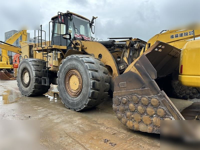 CATERPILLAR 986H - Chargeuse sur pneus: photos 2 CATERPILLAR 986H - Chargeuse sur pneus: photos 2