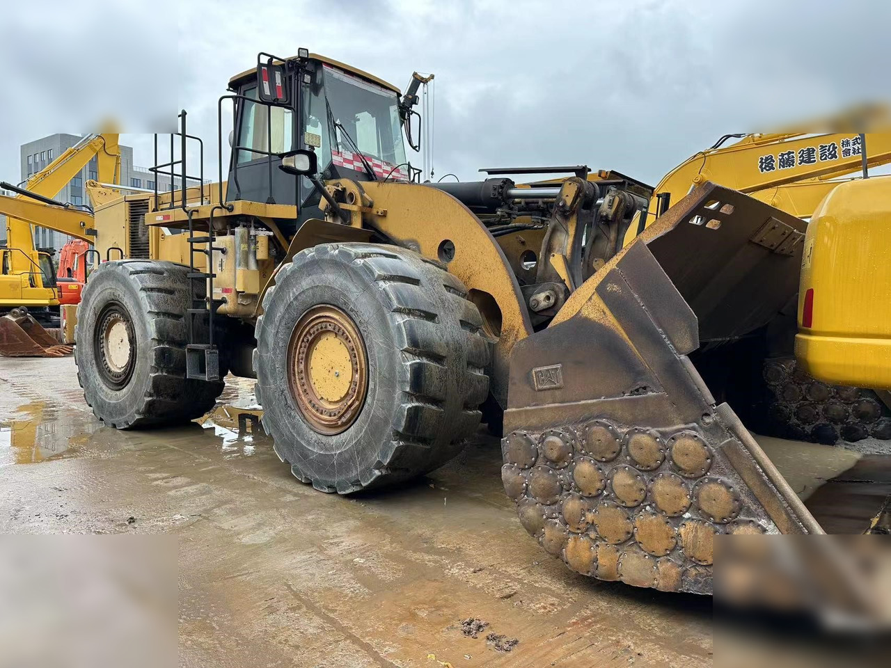 CATERPILLAR 986H - Chargeuse sur pneus: photos 4 CATERPILLAR 986H - Chargeuse sur pneus: photos 4