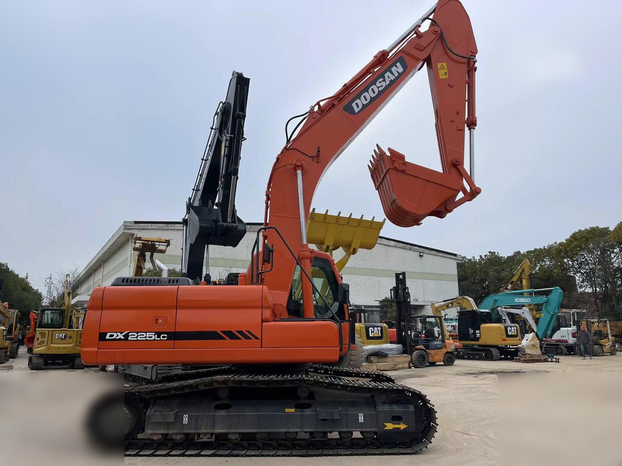 DOOSAN DX225 LC - Pelle sur chenille: photos 1 DOOSAN DX225 LC - Pelle sur chenille: photos 1