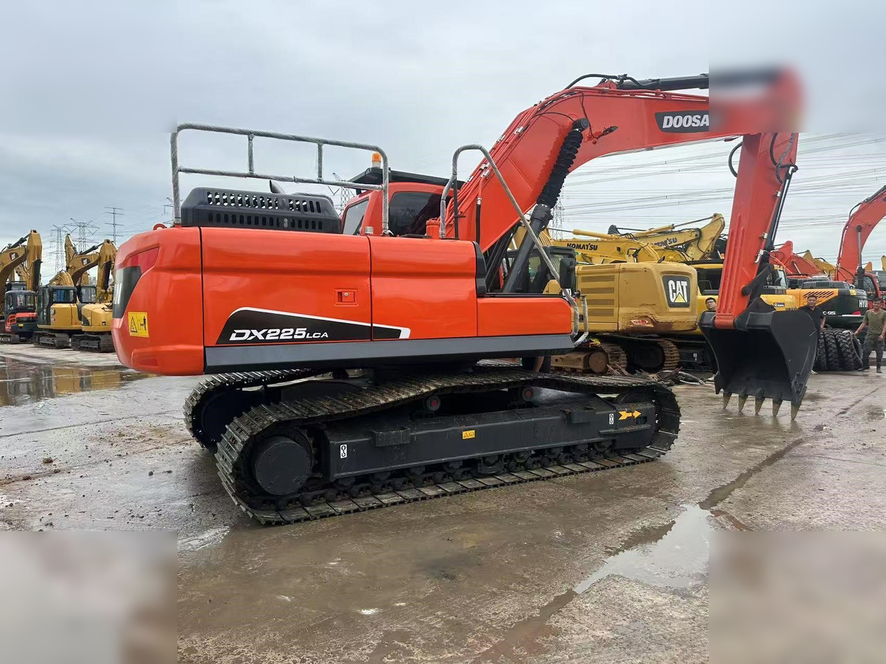 DOOSAN DX225 LCA - Pelle sur chenille: photos 1 DOOSAN DX225 LCA - Pelle sur chenille: photos 1