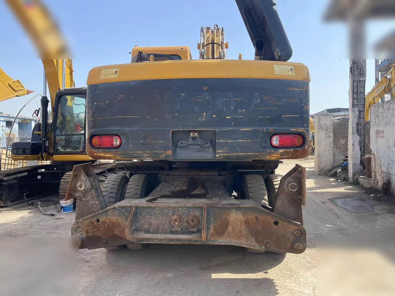 HYUNDAI ROBEX 210W-9 - Pelle sur pneus: photos 4 HYUNDAI ROBEX 210W-9 - Pelle sur pneus: photos 4