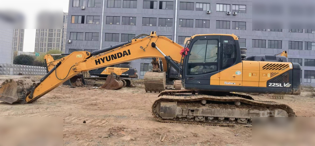 HYUNDAI ROBEX 225 LC-9T - Pelle sur chenille: photos 1 HYUNDAI ROBEX 225 LC-9T - Pelle sur chenille: photos 1