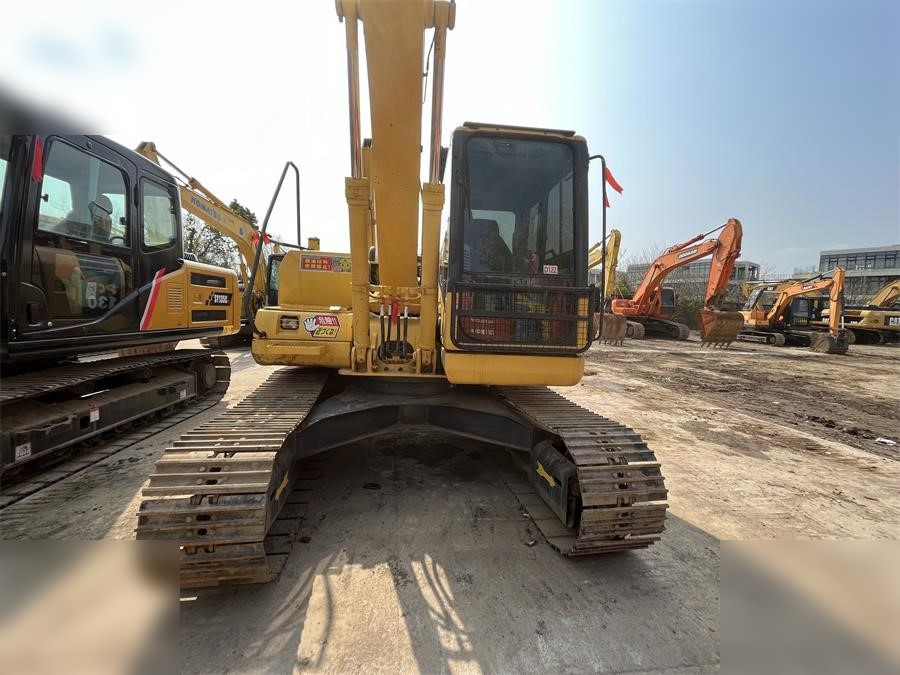 KOMATSU PC130-7 - Pelle sur chenille: photos 3 KOMATSU PC130-7 - Pelle sur chenille: photos 3