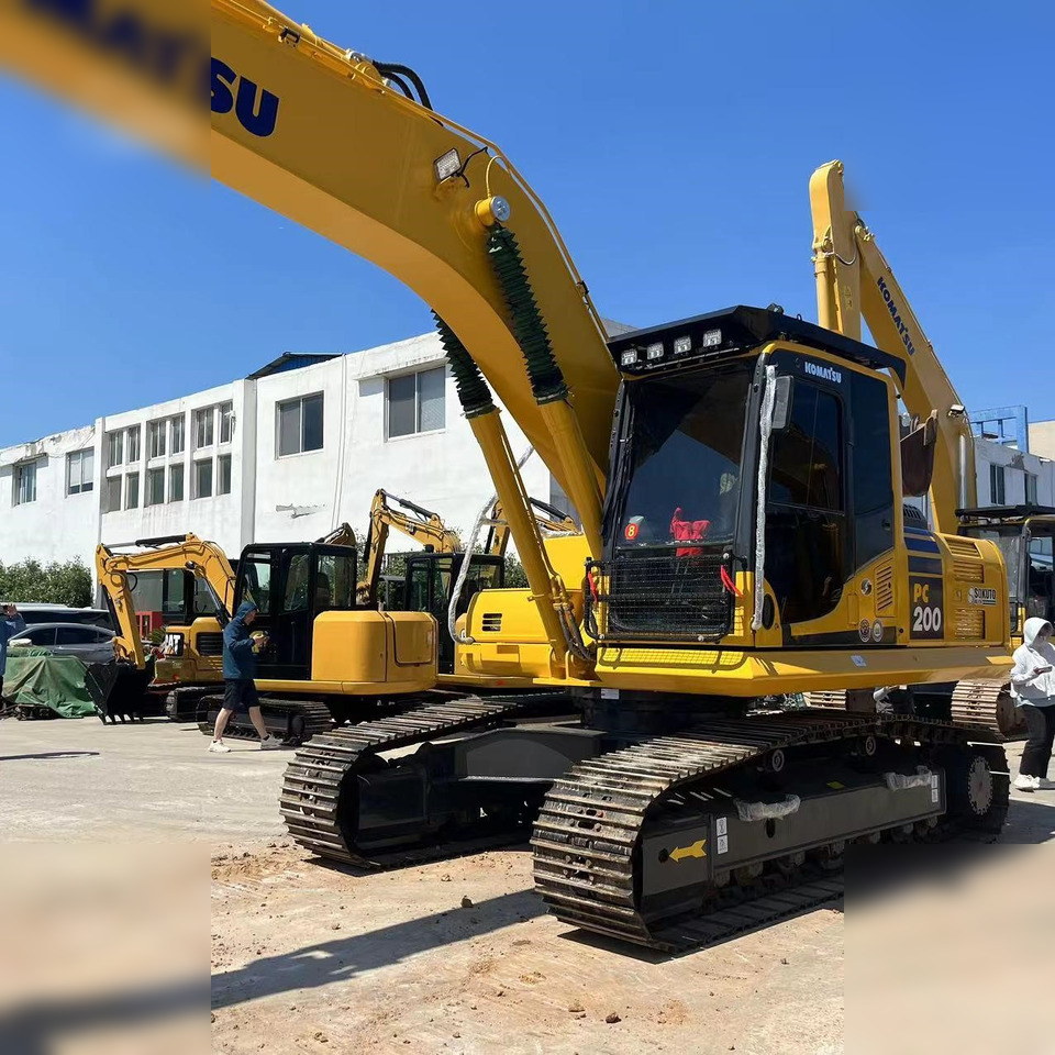 KOMATSU PC200-8 - Pelle sur chenille: photos 3 KOMATSU PC200-8 - Pelle sur chenille: photos 3