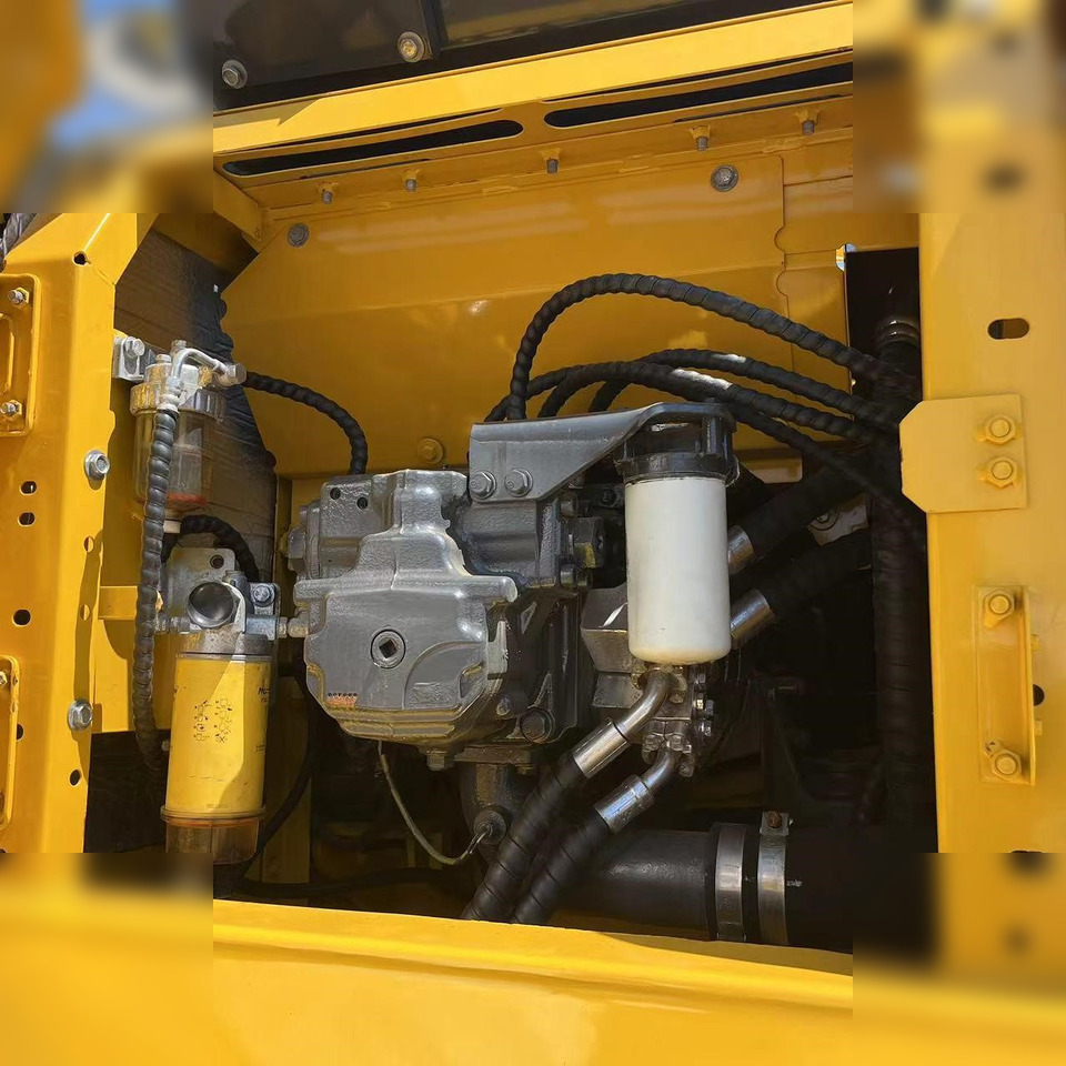 KOMATSU PC200-8 - Pelle sur chenille: photos 5 KOMATSU PC200-8 - Pelle sur chenille: photos 5