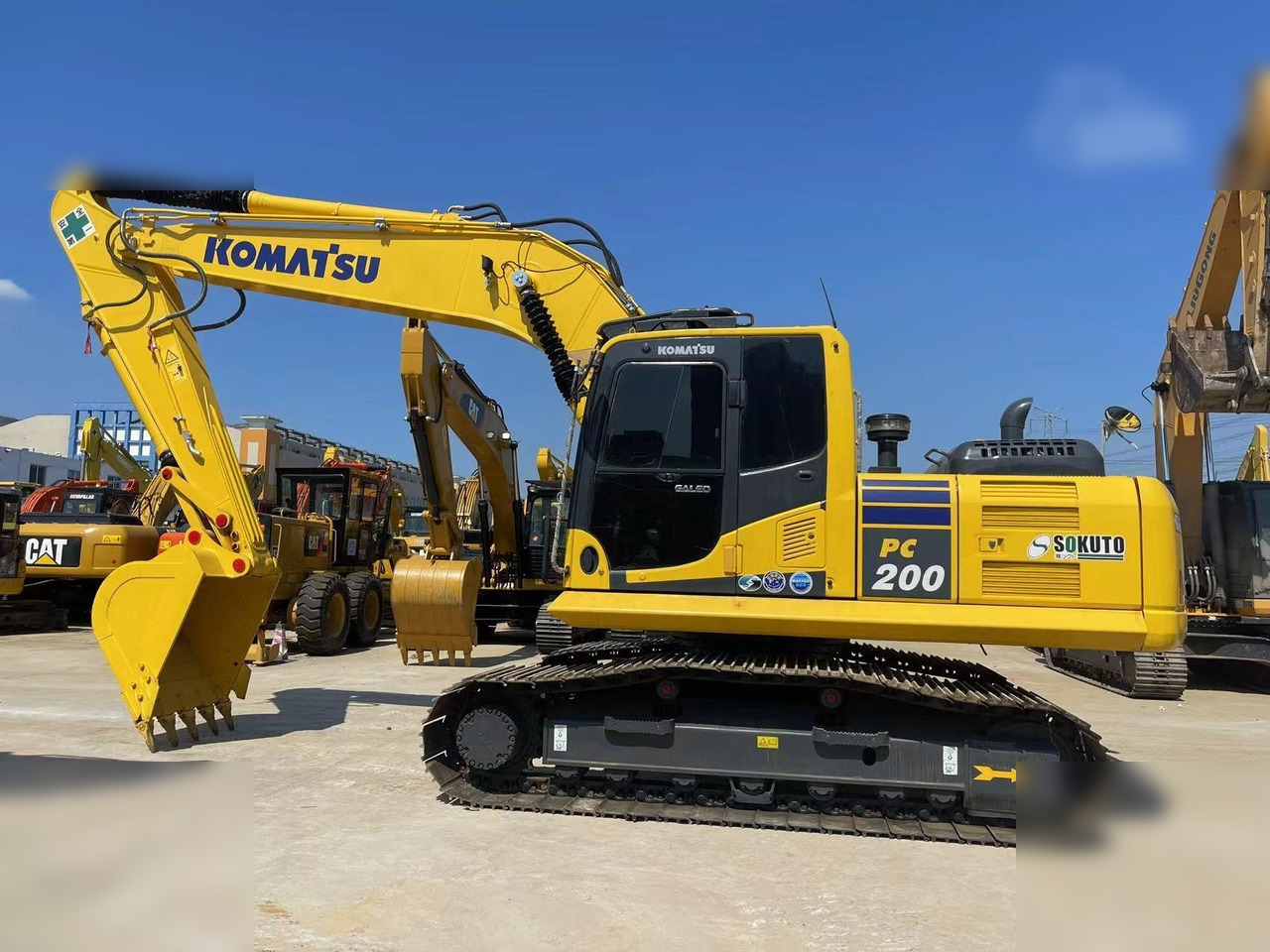 KOMATSU PC200-8 - Pelle sur chenille: photos 1 KOMATSU PC200-8 - Pelle sur chenille: photos 1