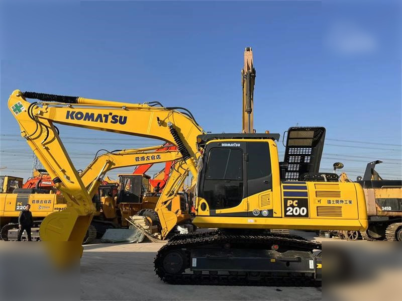 KOMATSU PC200-8N1 - Pelle sur chenille: photos 1 KOMATSU PC200-8N1 - Pelle sur chenille: photos 1