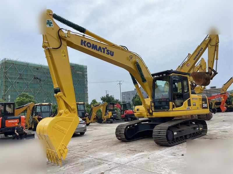 KOMATSU PC200-8N1 - Pelle sur chenille: photos 3 KOMATSU PC200-8N1 - Pelle sur chenille: photos 3