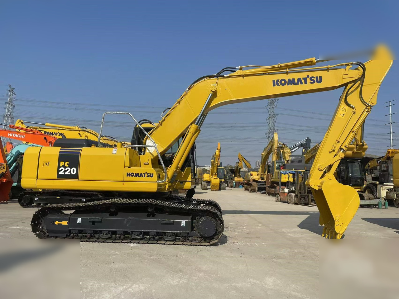KOMATSU PC220-7 - Pelle sur chenille: photos 5 KOMATSU PC220-7 - Pelle sur chenille: photos 5