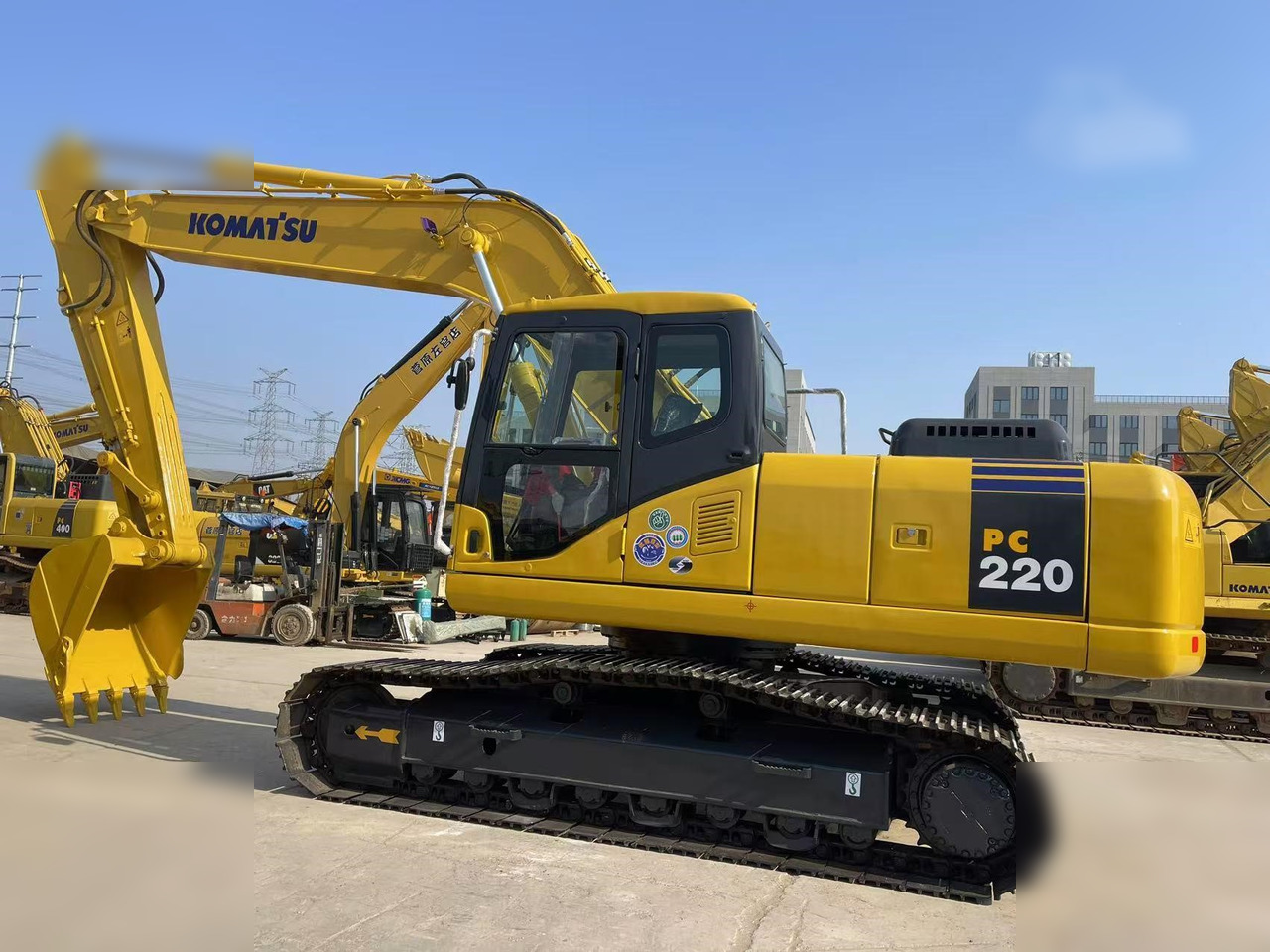 KOMATSU PC220-7 - Pelle sur chenille: photos 2 KOMATSU PC220-7 - Pelle sur chenille: photos 2