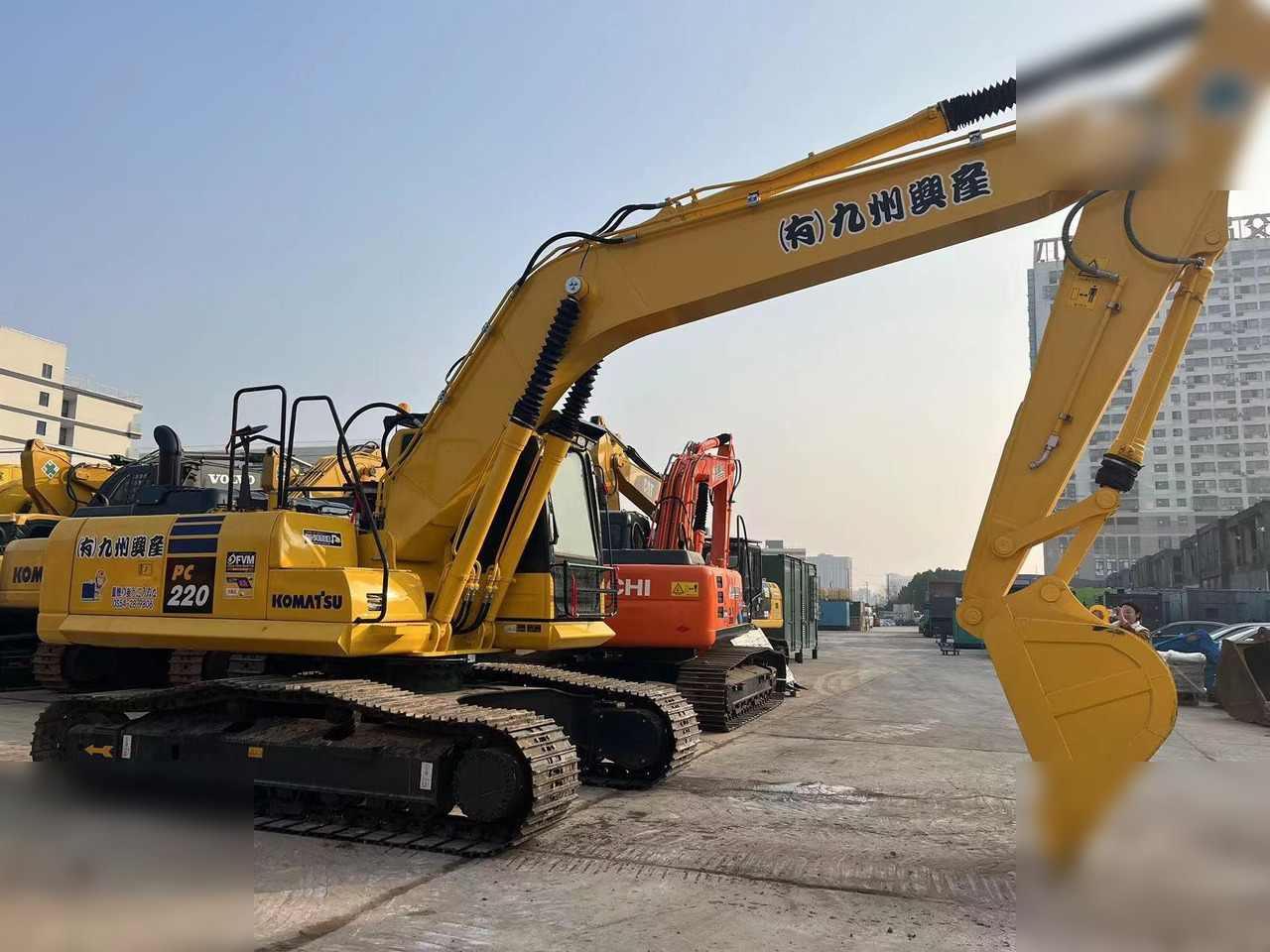 KOMATSU PC220-8M0 - Pelle sur chenille: photos 5 KOMATSU PC220-8M0 - Pelle sur chenille: photos 5