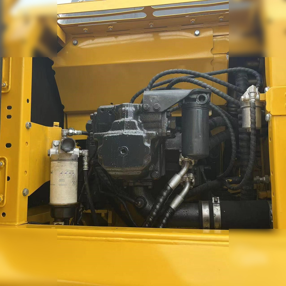 KOMATSU PC240 LC-8 - Pelle sur chenille: photos 5 KOMATSU PC240 LC-8 - Pelle sur chenille: photos 5