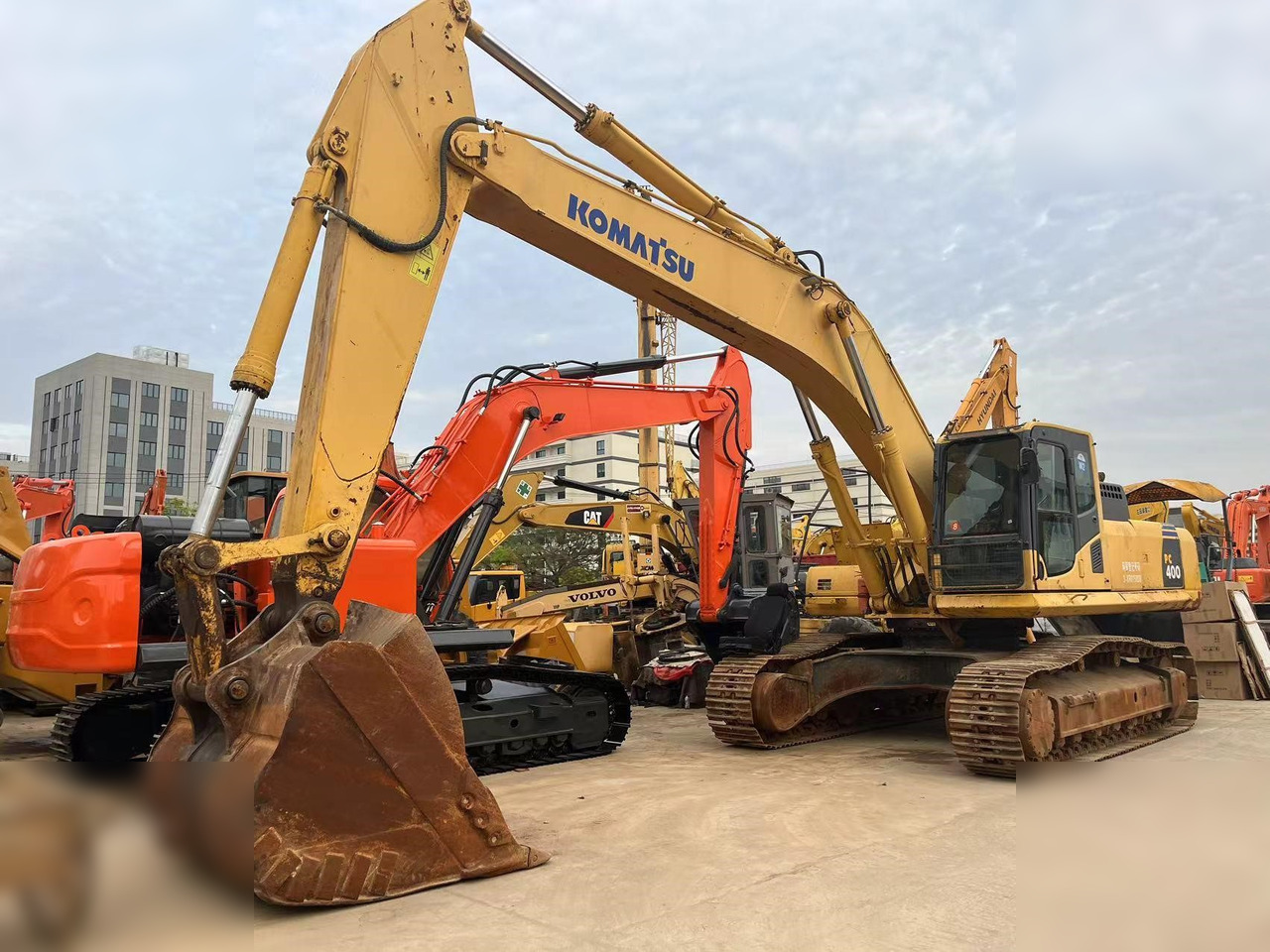 KOMATSU PC400-8 - Pelle sur chenille: photos 2 KOMATSU PC400-8 - Pelle sur chenille: photos 2