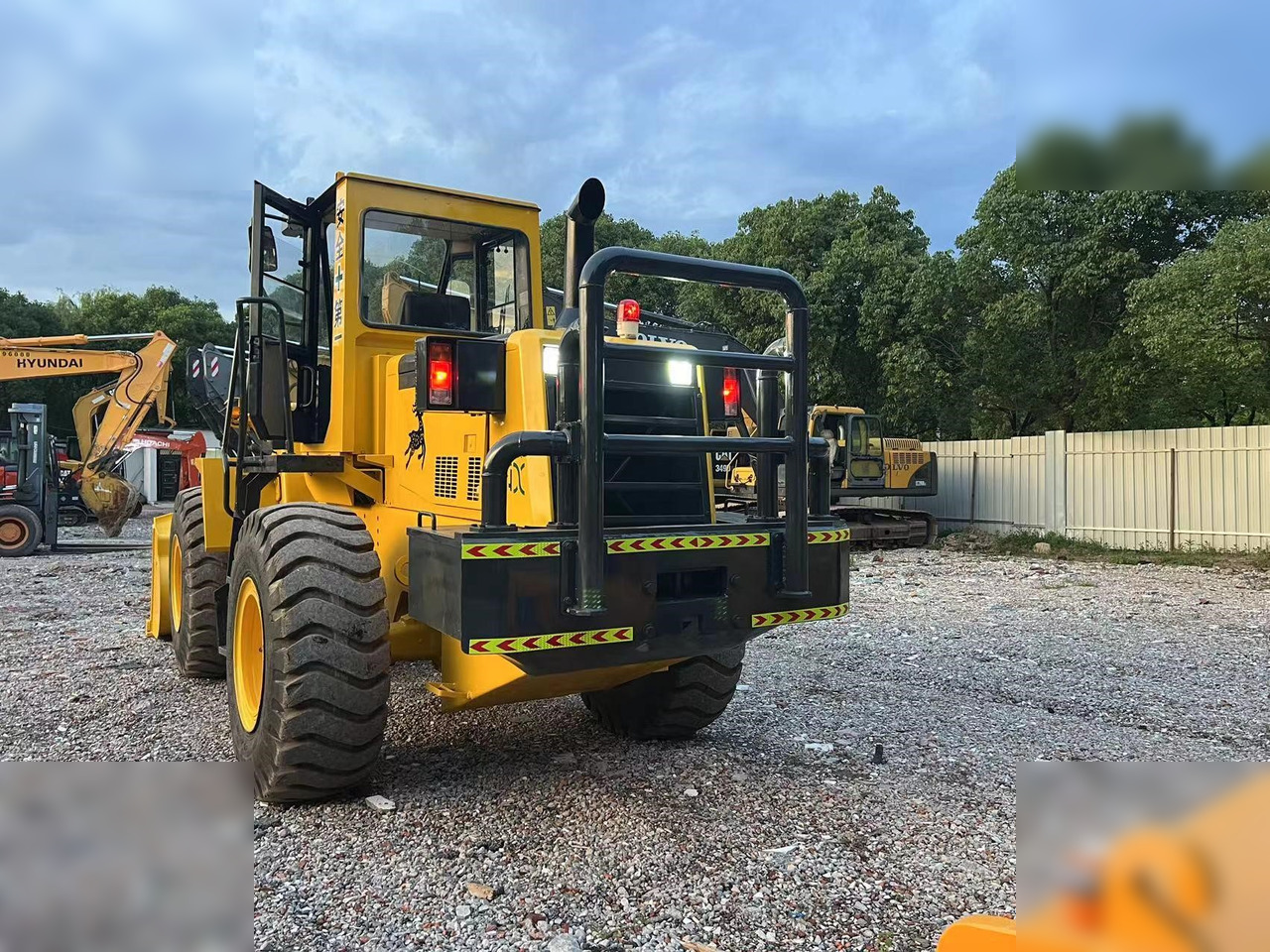 KOMATSU WA320-3 - Chargeuse sur pneus: photos 4 KOMATSU WA320-3 - Chargeuse sur pneus: photos 4