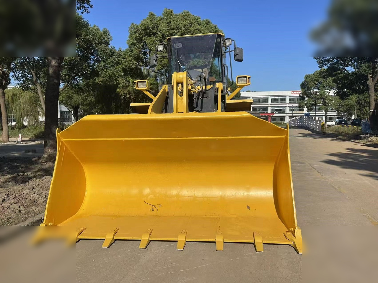 KOMATSU WA320-5 - Chargeuse sur pneus: photos 5 KOMATSU WA320-5 - Chargeuse sur pneus: photos 5