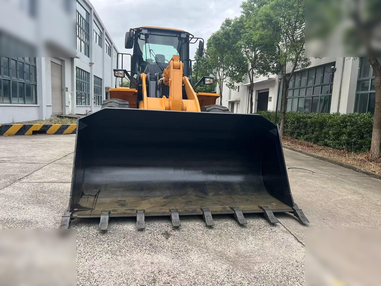 LIUGONG 856H - Chargeuse sur pneus: photos 3 LIUGONG 856H - Chargeuse sur pneus: photos 3