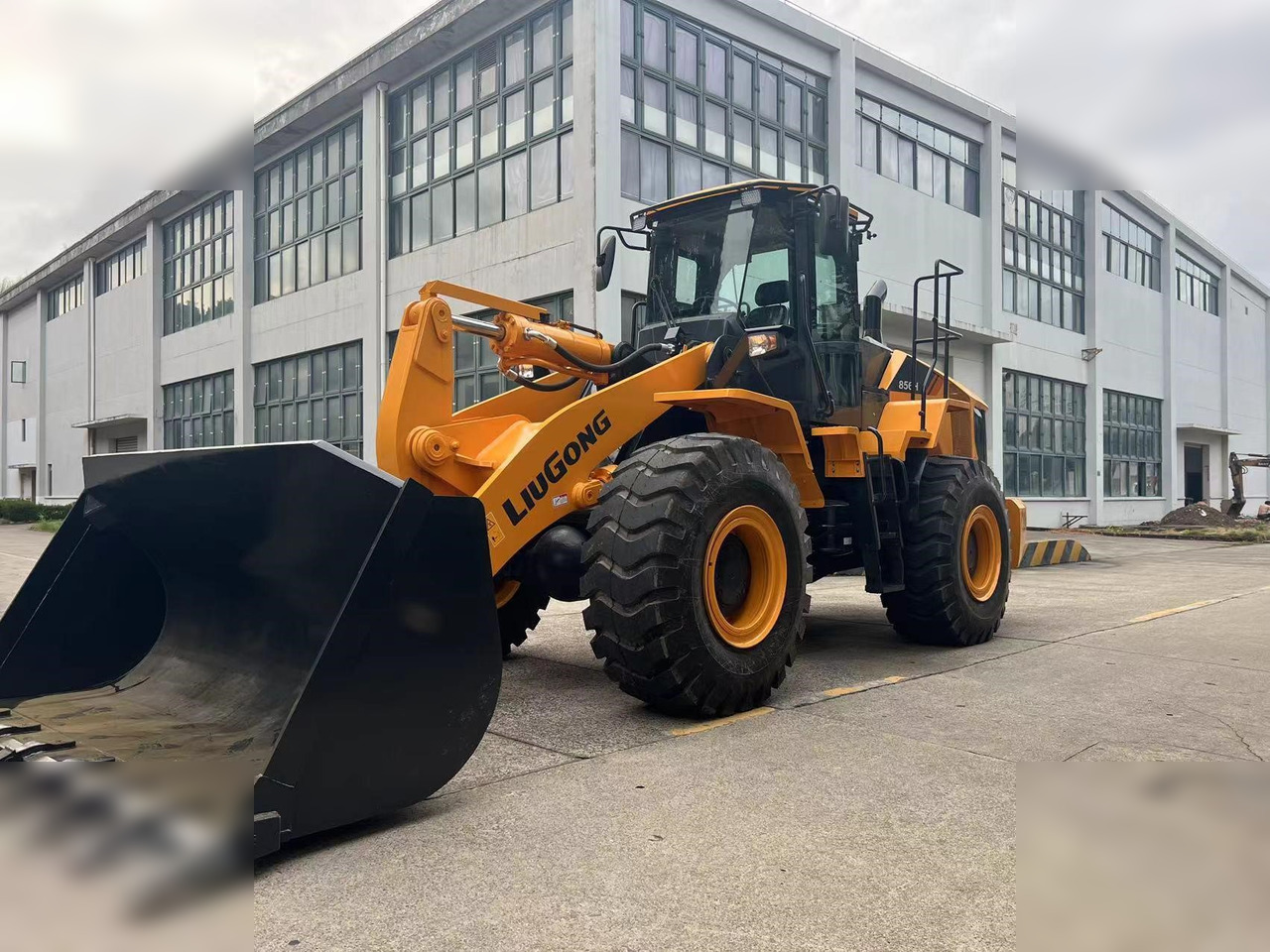 LIUGONG 856H - Chargeuse sur pneus: photos 2 LIUGONG 856H - Chargeuse sur pneus: photos 2