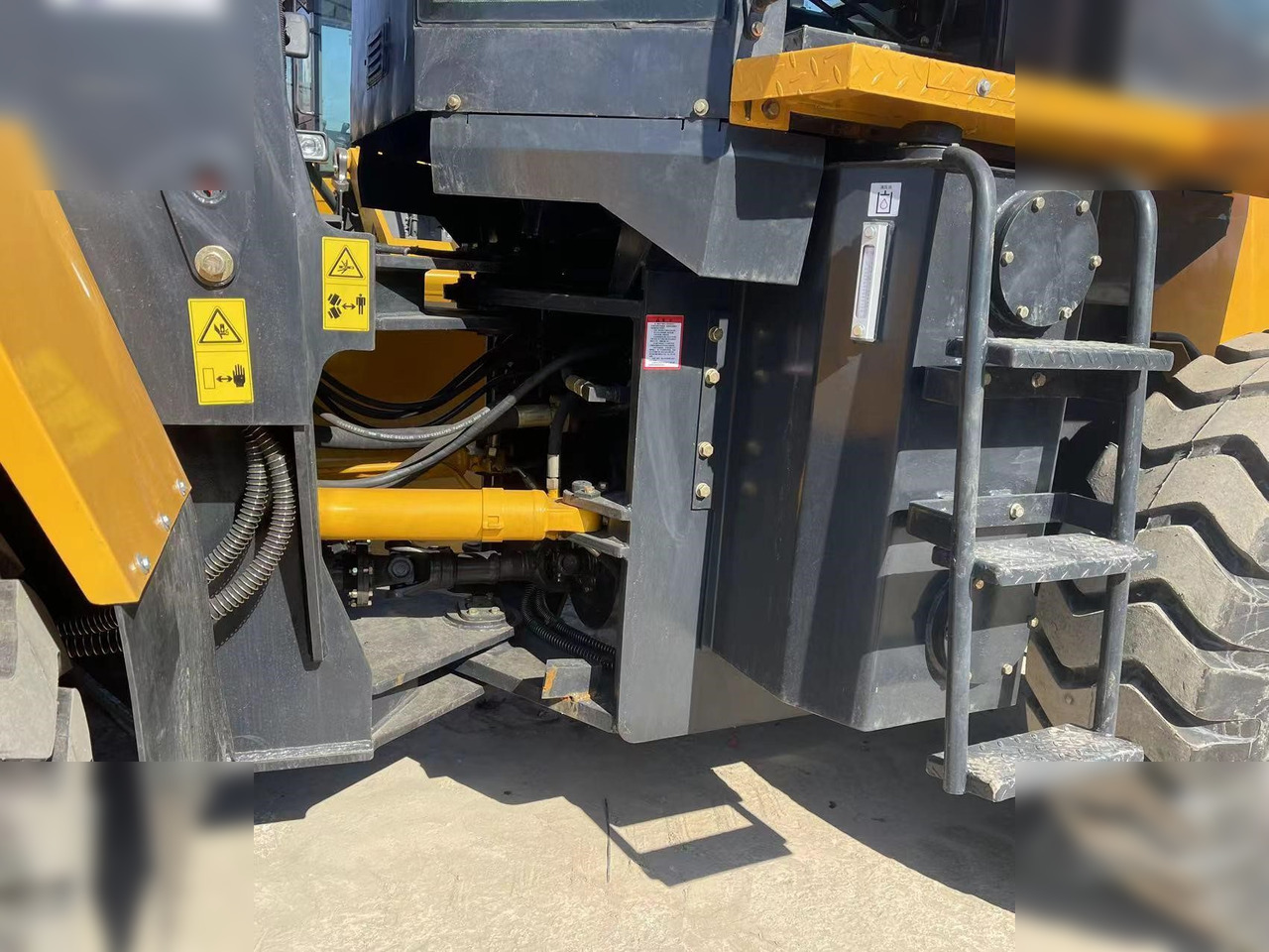 LIUGONG CLG835H - Chargeuse sur pneus: photos 5 LIUGONG CLG835H - Chargeuse sur pneus: photos 5