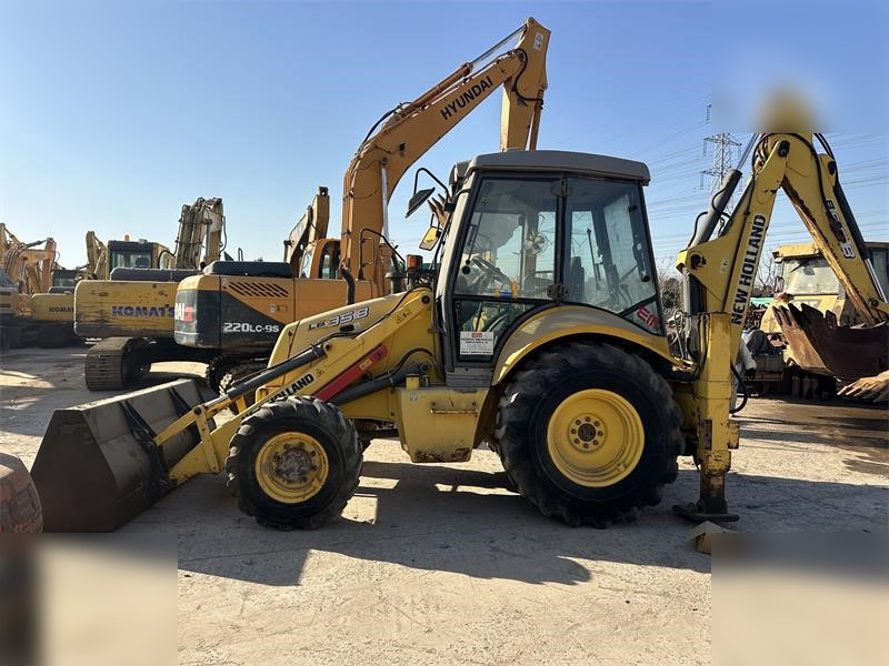 NEW HOLLAND LB95B-4PT - Tractopelle: photos 2 NEW HOLLAND LB95B-4PT - Tractopelle: photos 2
