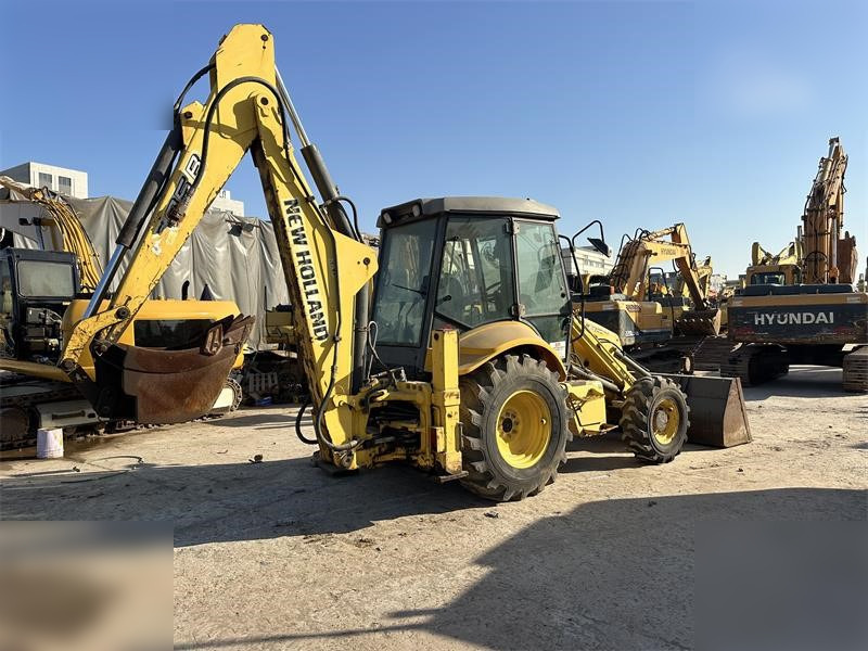 NEW HOLLAND LB95B-4PT - Tractopelle: photos 1 NEW HOLLAND LB95B-4PT - Tractopelle: photos 1