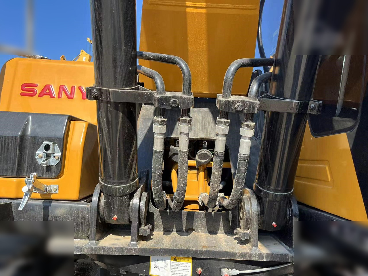 SANY SY215C - Pelle sur chenille: photos 5 SANY SY215C - Pelle sur chenille: photos 5