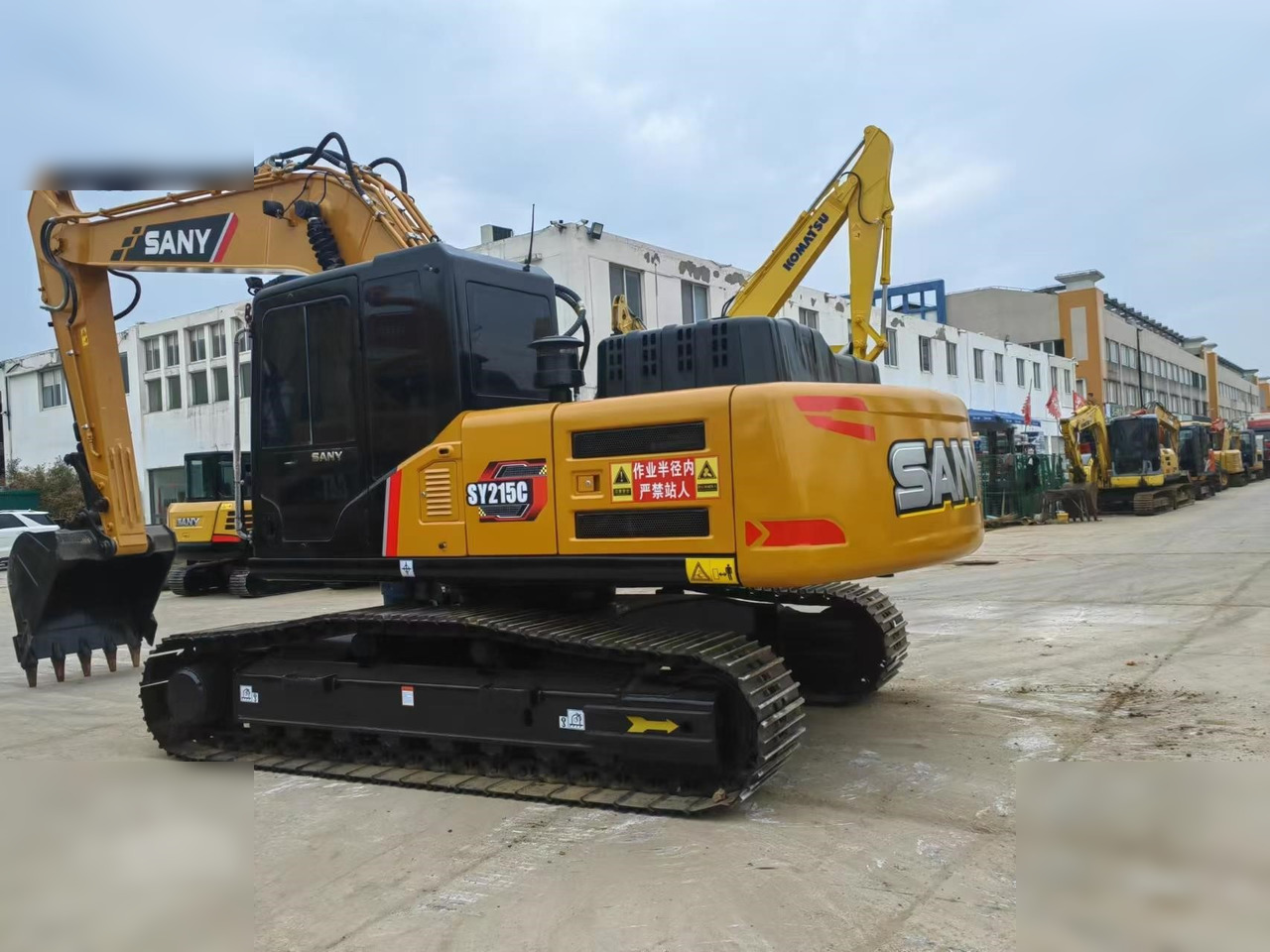 SANY SY215C - Pelle sur chenille: photos 1 SANY SY215C - Pelle sur chenille: photos 1