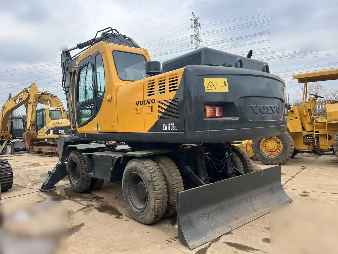 VOLVO EW170 - Pelle sur pneus: photos 5 VOLVO EW170 - Pelle sur pneus: photos 5