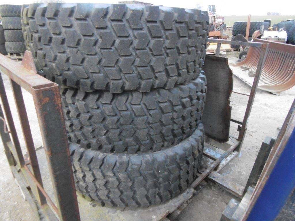 Nokian 20,5x25 - Pneu pour Engins de chantier: photos 1 Nokian 20,5x25 - Pneu pour Engins de chantier: photos 1