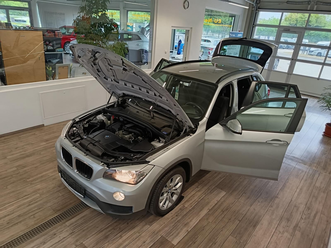 BMW X1 sDrive 18i 110 kW*SITZHEIZUNG*KLIMAAUTOMATIK - SUV: photos 2 BMW X1 sDrive 18i 110 kW*SITZHEIZUNG*KLIMAAUTOMATIK - SUV: photos 2