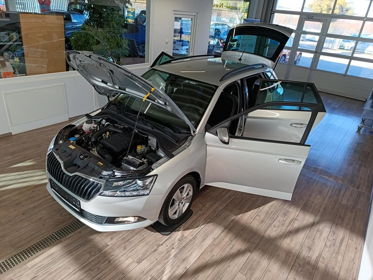 Skoda Fabia Combi Style 1.0 TSI*AHK*LED*R-KAM*PDC*SHZ* - Voiture break: photos 2 Skoda Fabia Combi Style 1.0 TSI*AHK*LED*R-KAM*PDC*SHZ* - Voiture break: photos 2