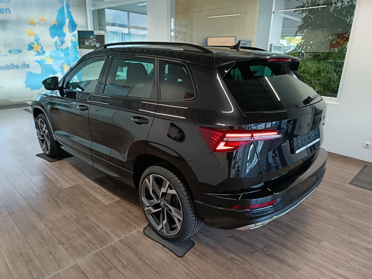 Skoda Karoq Sportline 1,5 TSI DSG*AHK*PSD*STD.HZG*NAVI - SUV: photos 4 Skoda Karoq Sportline 1,5 TSI DSG*AHK*PSD*STD.HZG*NAVI - SUV: photos 4