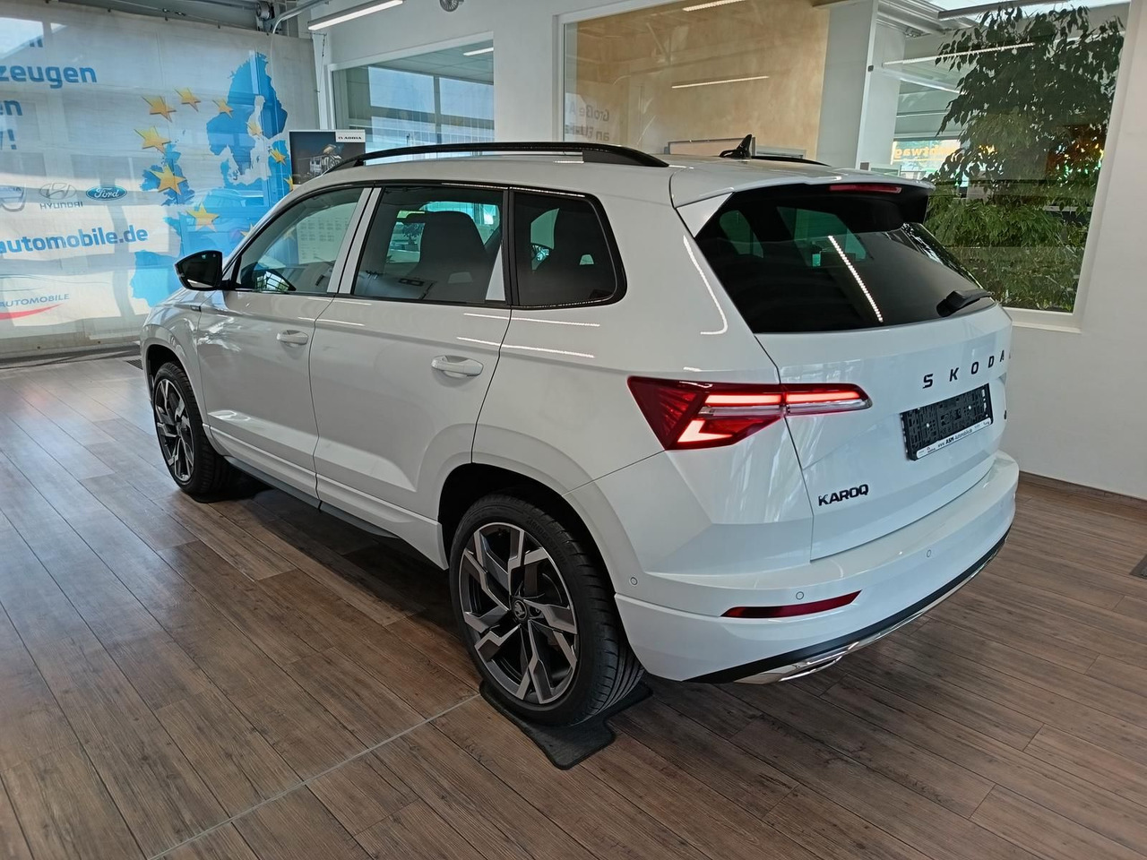 Skoda Karoq Sportline 2,0 TDI DSG 4x4*AHK*PSD*STD.HZG* - SUV: photos 4 Skoda Karoq Sportline 2,0 TDI DSG 4x4*AHK*PSD*STD.HZG* - SUV: photos 4