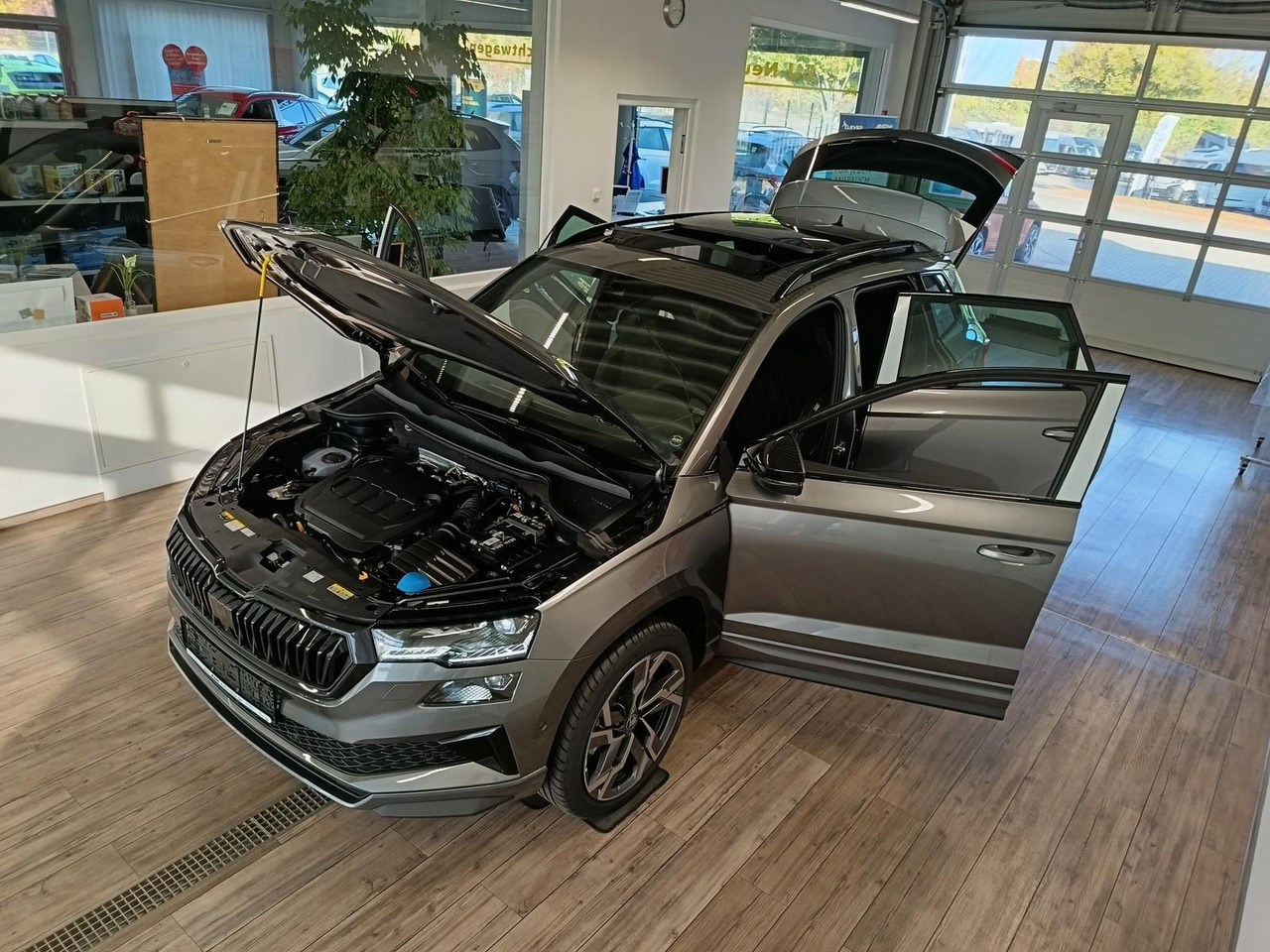 Skoda Karoq Sportline 2,0 TDI DSG 4x4*AHK*PSD*STD.HZG* - SUV: photos 2 Skoda Karoq Sportline 2,0 TDI DSG 4x4*AHK*PSD*STD.HZG* - SUV: photos 2