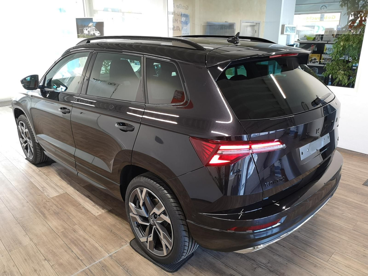 Skoda Karoq Sportline 2,0TDI DSG 4x4*PSD*AHK*360°*NAVI - SUV: photos 4 Skoda Karoq Sportline 2,0TDI DSG 4x4*PSD*AHK*360°*NAVI - SUV: photos 4