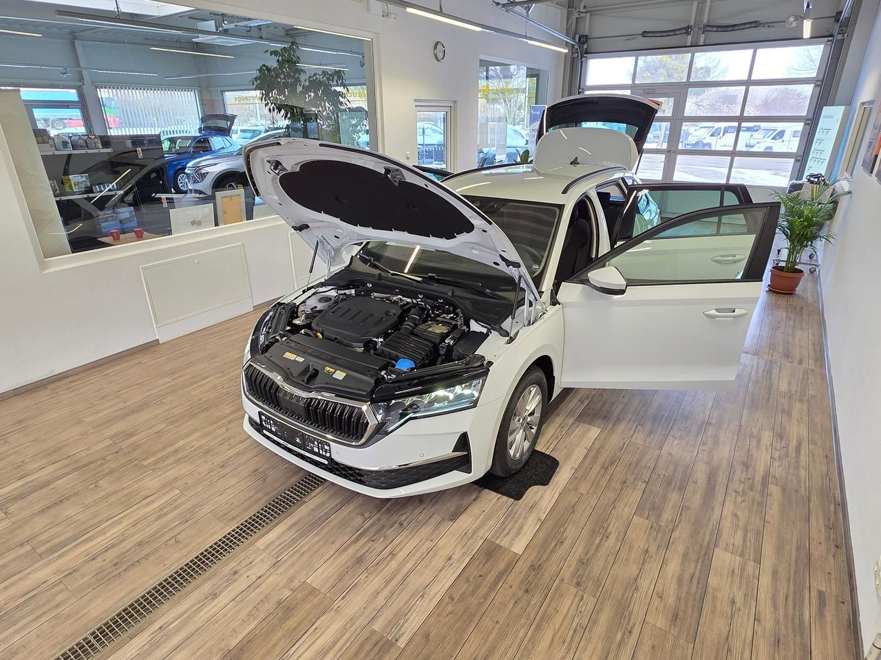 Skoda Octavia Combi Selection DSG*LED*ACC*WINTERPAKET* - Voiture: photos 2 Skoda Octavia Combi Selection DSG*LED*ACC*WINTERPAKET* - Voiture: photos 2