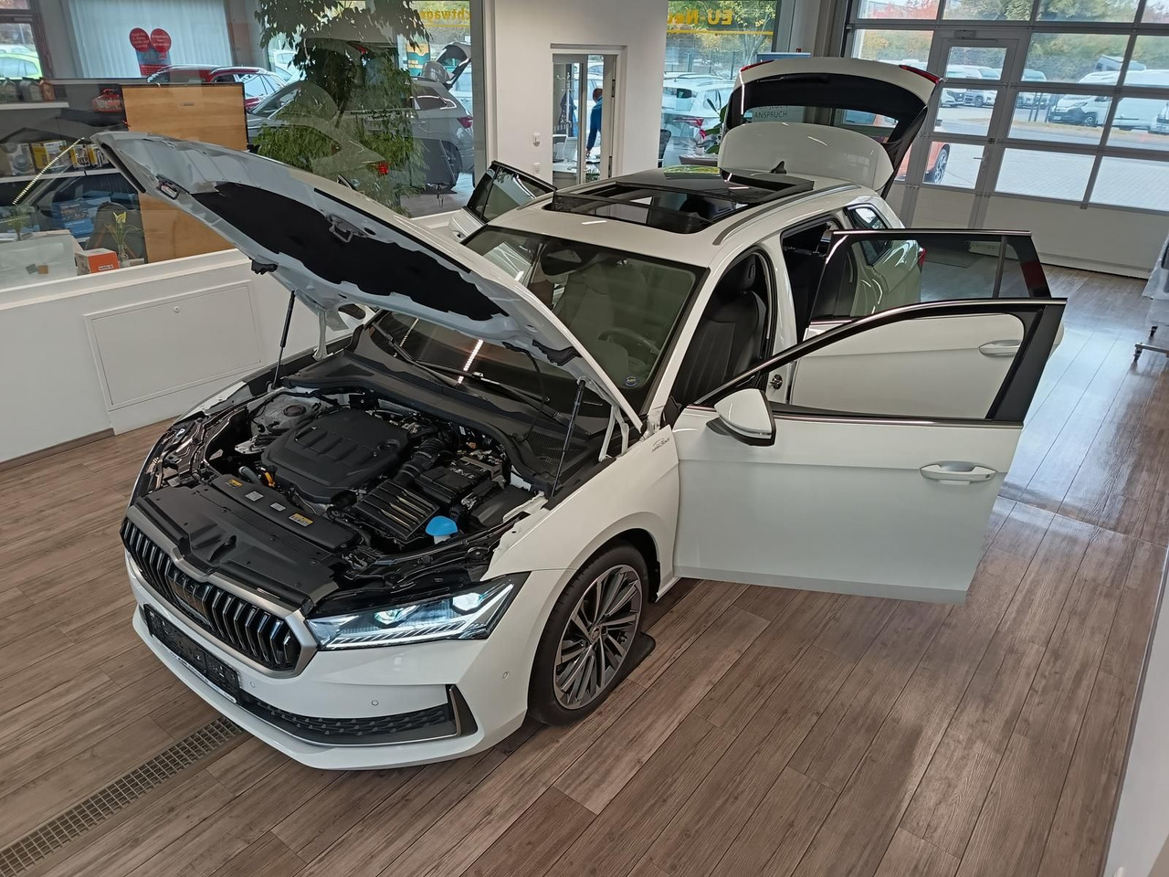 Skoda Superb Combi L&K 2,0TDI 4x4*PSD*STD.HZG*360°*HUD - Voiture break: photos 2 Skoda Superb Combi L&K 2,0TDI 4x4*PSD*STD.HZG*360°*HUD - Voiture break: photos 2
