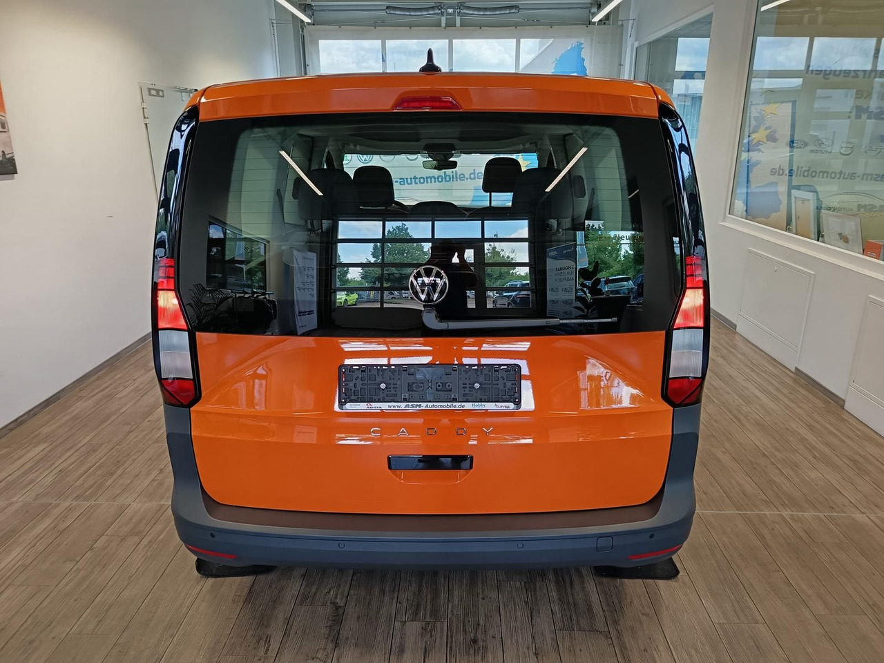 Volkswagen Caddy 2.0 TDI 75 kW*PDC*TEMP*DAB*KLIMA*5-SITZER* - Voiture break: photos 5 Volkswagen Caddy 2.0 TDI 75 kW*PDC*TEMP*DAB*KLIMA*5-SITZER* - Voiture break: photos 5