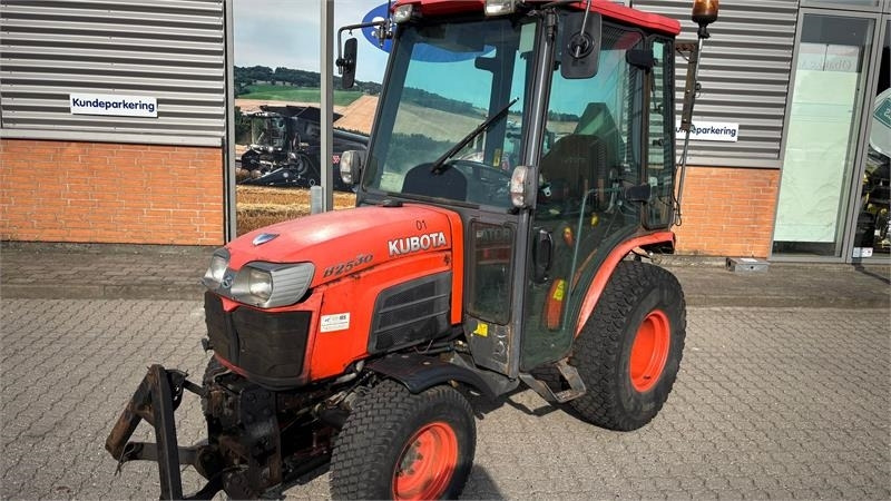 Kubota B2530 HST B2530  - Tracteur communal: photos 1 Kubota B2530 HST B2530  - Tracteur communal: photos 1