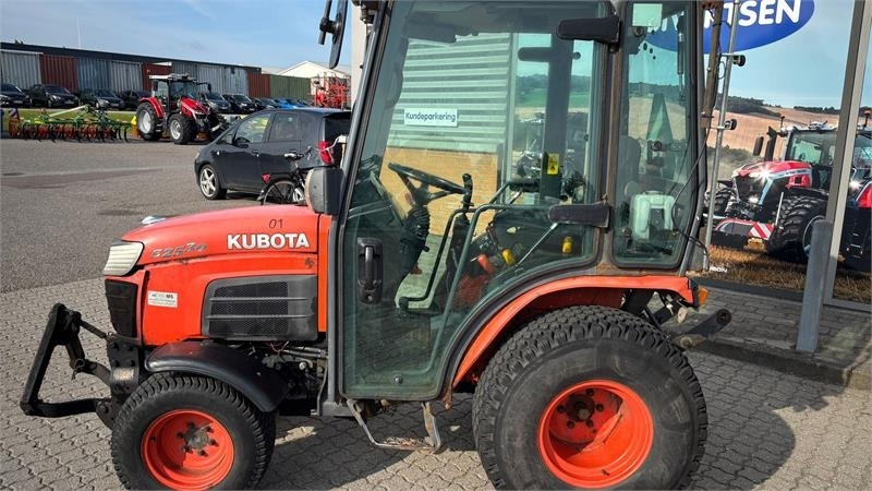 Kubota B2530 HST B2530  - Tracteur communal: photos 3 Kubota B2530 HST B2530  - Tracteur communal: photos 3