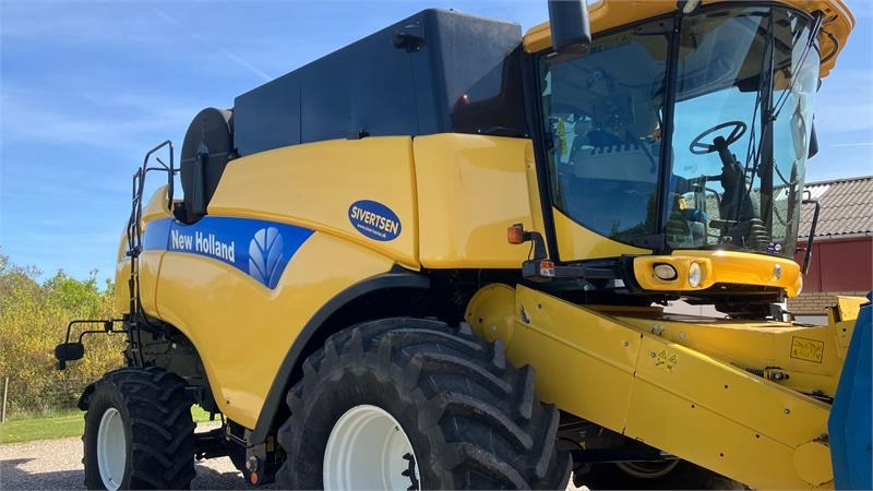 New Holland CX 8080 SLH med 30 fods Varifeed - Moissonneuse-batteuse: photos 2 New Holland CX 8080 SLH med 30 fods Varifeed - Moissonneuse-batteuse: photos 2