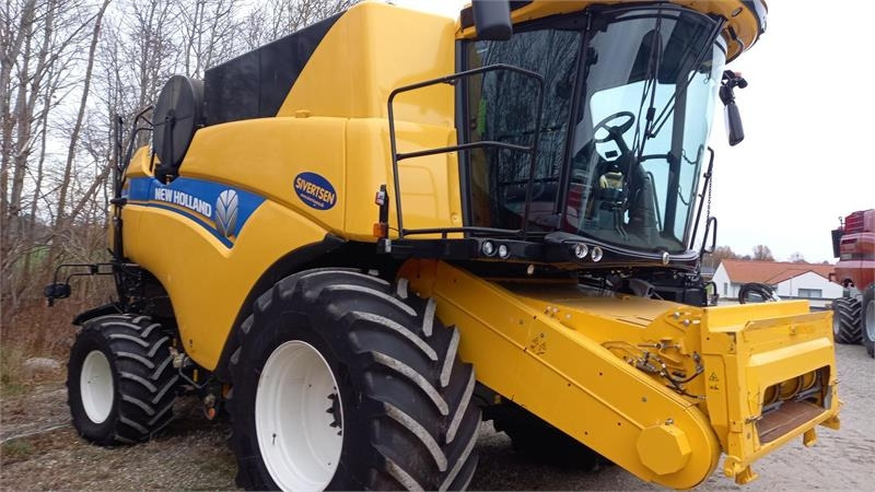 New Holland CX8.80 SLH med 25 fods Varifeed - Moissonneuse-batteuse: photos 2 New Holland CX8.80 SLH med 25 fods Varifeed - Moissonneuse-batteuse: photos 2