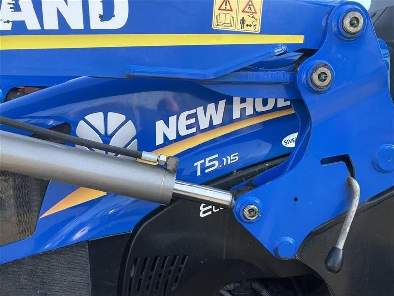 New Holland T5.115 EC Med NH 740TL frontlæsser - Tracteur agricole: photos 5 New Holland T5.115 EC Med NH 740TL frontlæsser - Tracteur agricole: photos 5