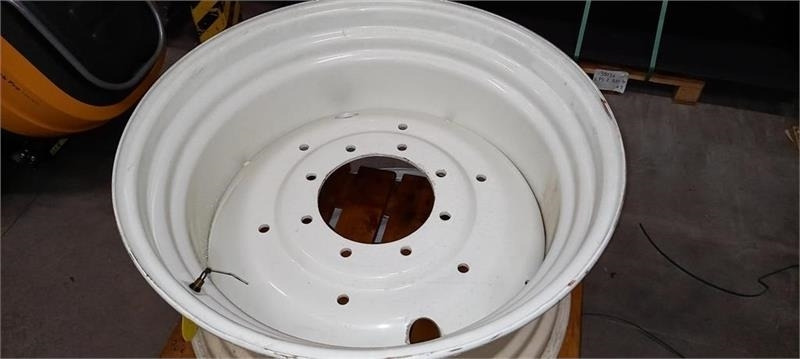 Titan Svejste fælge............ 15x30  - Jante pour Machine agricole: photos 1 Titan Svejste fælge............ 15x30  - Jante pour Machine agricole: photos 1