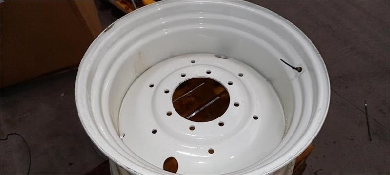 Titan Svejste fælge............ 15x30  - Jante pour Machine agricole: photos 2 Titan Svejste fælge............ 15x30  - Jante pour Machine agricole: photos 2