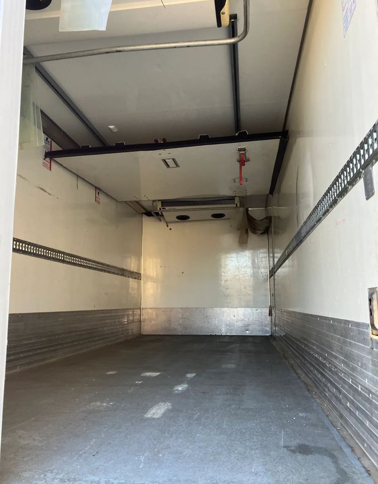 Renault Renault Midlum 220chłodnia izoterma - Camion frigorifique: photos 5 Renault Renault Midlum 220chłodnia izoterma - Camion frigorifique: photos 5