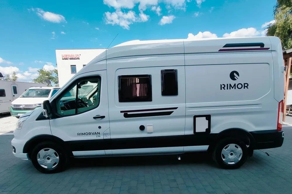 FORD Rimor NEW Ford Van 238 Truma Diesel Roller Shutters Remis AUTOMAT - Camping-car: photos 3 FORD Rimor NEW Ford Van 238 Truma Diesel Roller Shutters Remis AUTOMAT - Camping-car: photos 3