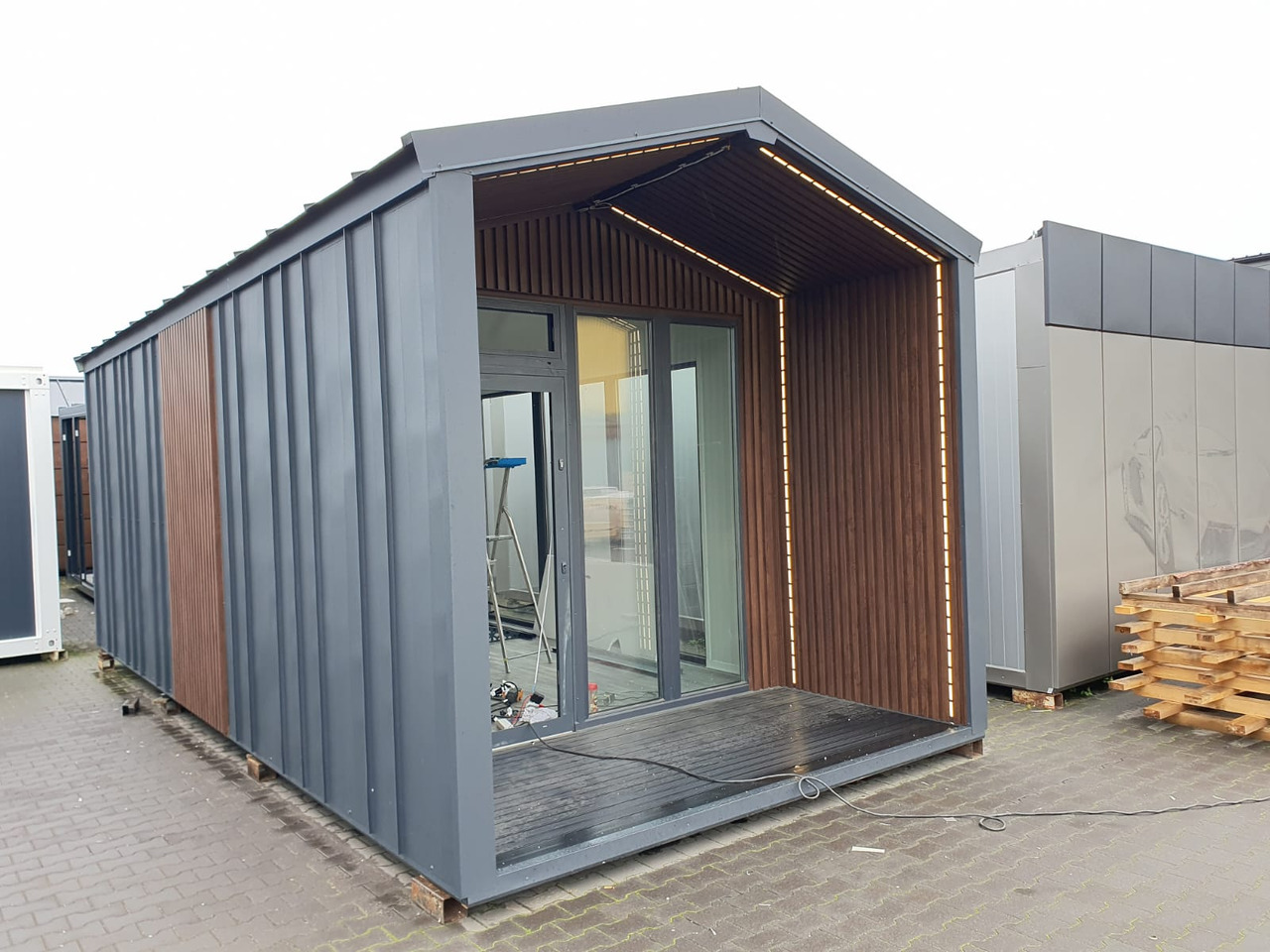 IDEX Premium Commercial Container Unit – Modern, Durable & Ready to Customize! Container with Terrace - Conteneur comme habitat: photos 2 IDEX Premium Commercial Container Unit – Modern, Durable & Ready to Customize! Container with Terrace - Conteneur comme habitat: photos 2