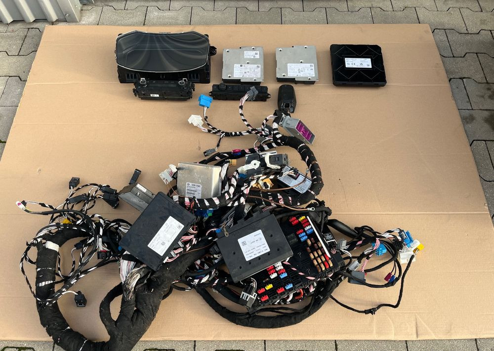 Elektronika kabiny MAN TG3 TGX TGS nowy model sterowniki licznik wiązka - Cabine et intérieur pour Camion: photos 1 Elektronika kabiny MAN TG3 TGX TGS nowy model sterowniki licznik wiązka - Cabine et intérieur pour Camion: photos 1