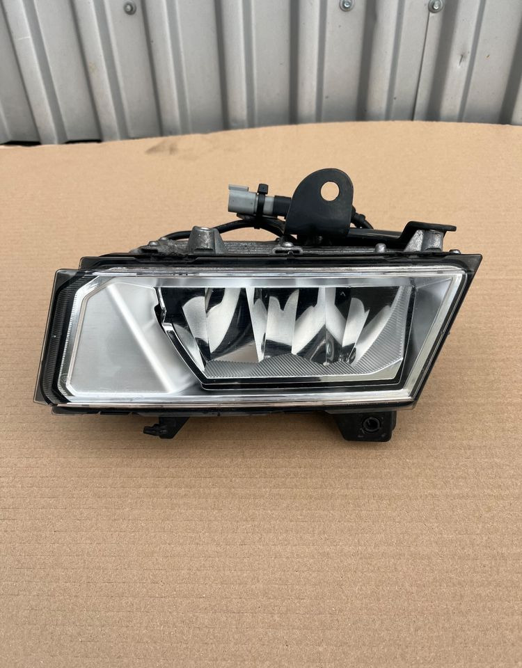 Halogen Scania R S Super NGR NGS nowy model 2948538 - Lumière/ Éclairage pour Camion: photos 1 Halogen Scania R S Super NGR NGS nowy model 2948538 - Lumière/ Éclairage pour Camion: photos 1