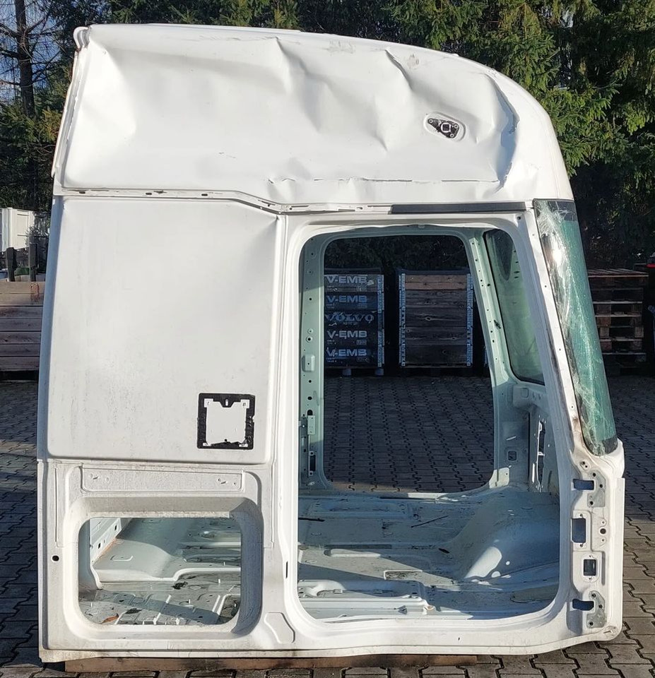 KABINA RENAULT GAMA T WYSOKA 2023R - Cabine pour Camion: photos 3 KABINA RENAULT GAMA T WYSOKA 2023R - Cabine pour Camion: photos 3